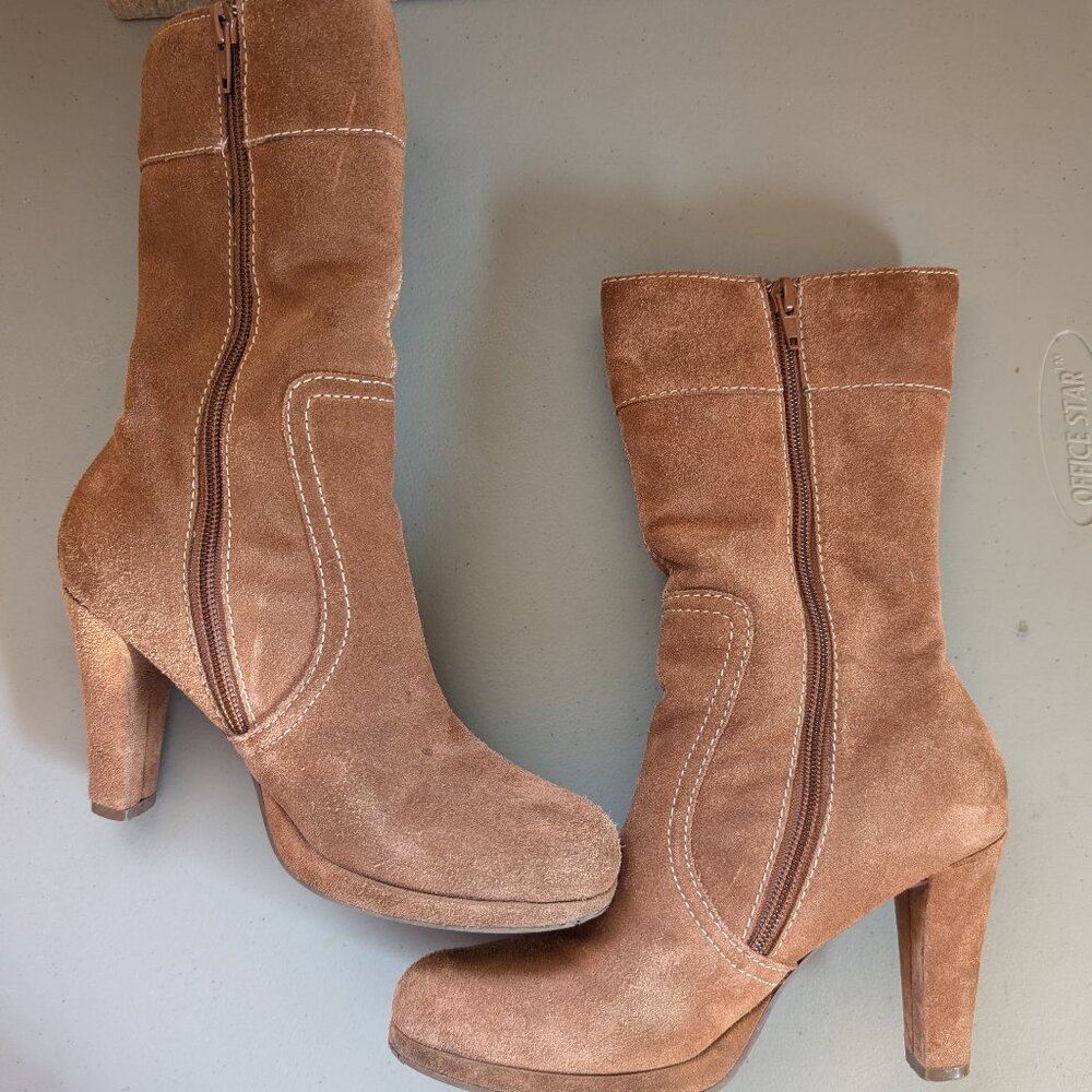 Somethin’ else from Sketchers Women’s Suede Zip Up Boots, rubber sole, Size 7